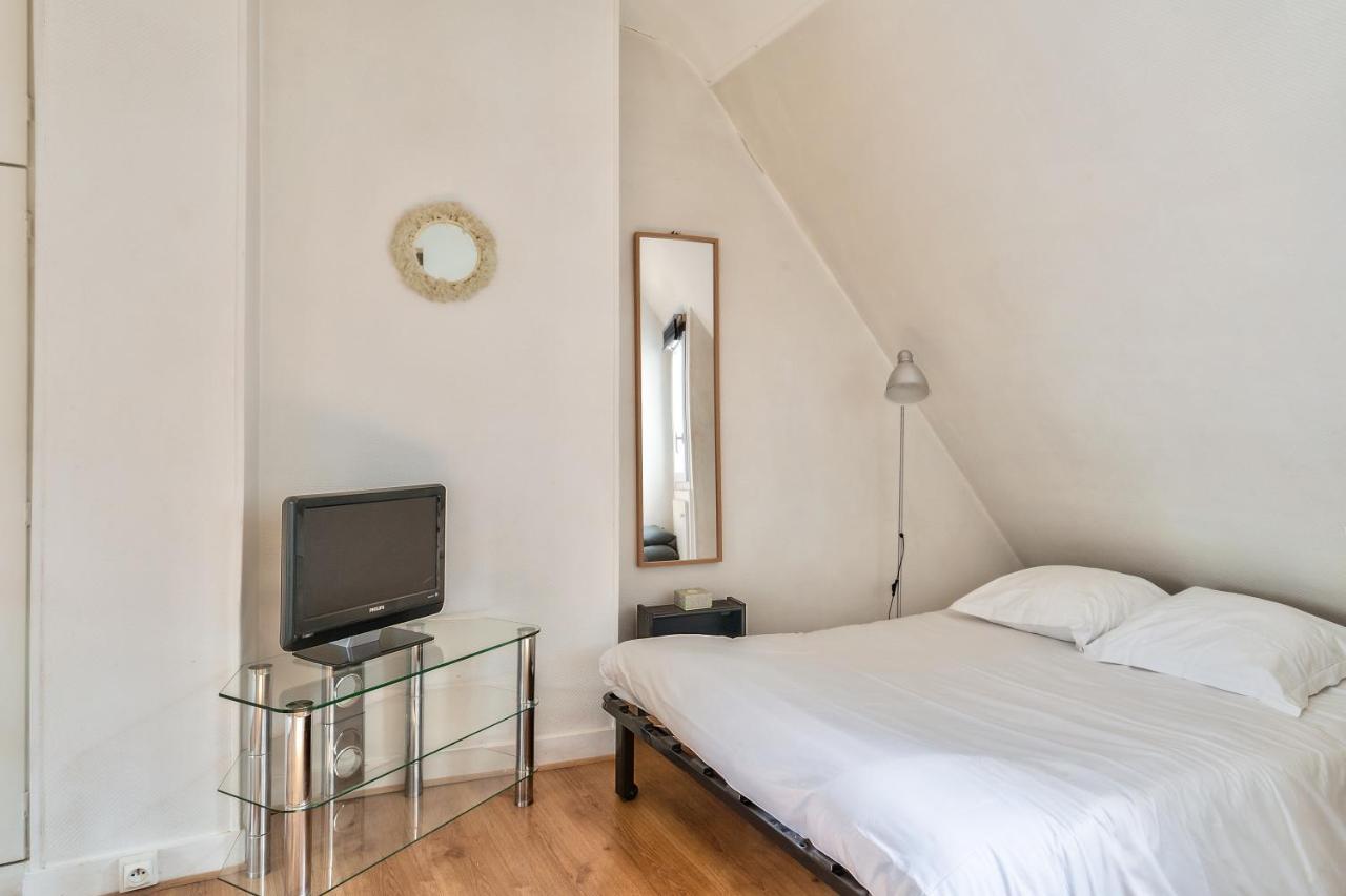 Apartment New Parisian With View In The 11th